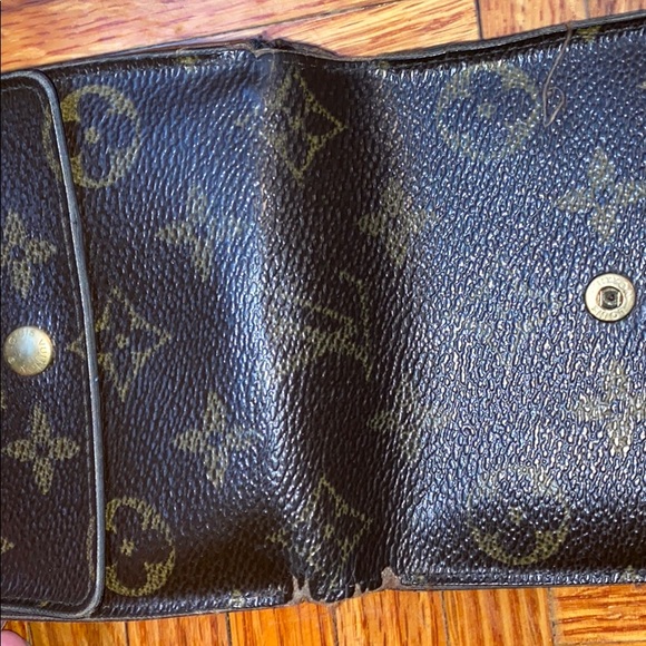 Authentic Louis Vuitton Wallet - Picture 6 of 9